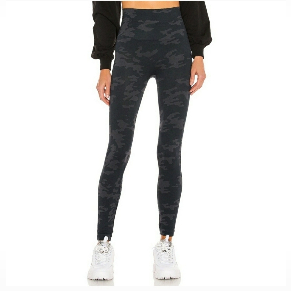 NWT Spanx  Black Camo Legging, Size M